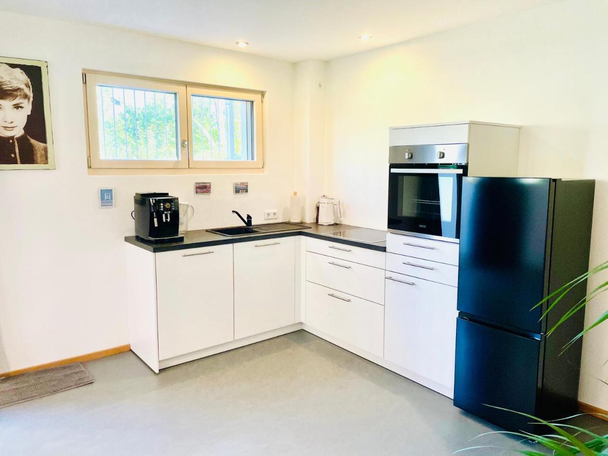 Helle Souterrain Wohnung in Laufnähe zum Wörthsee Worthsee Exterior foto